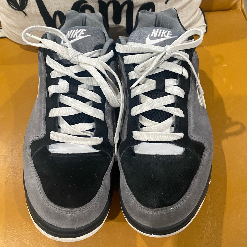 Nike Black and Gray in size 11.5 in good condition